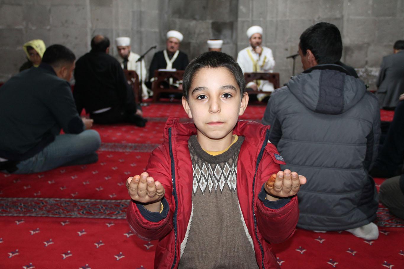  Regaip Kandili Bitlis'te camilerde ihya edildi
